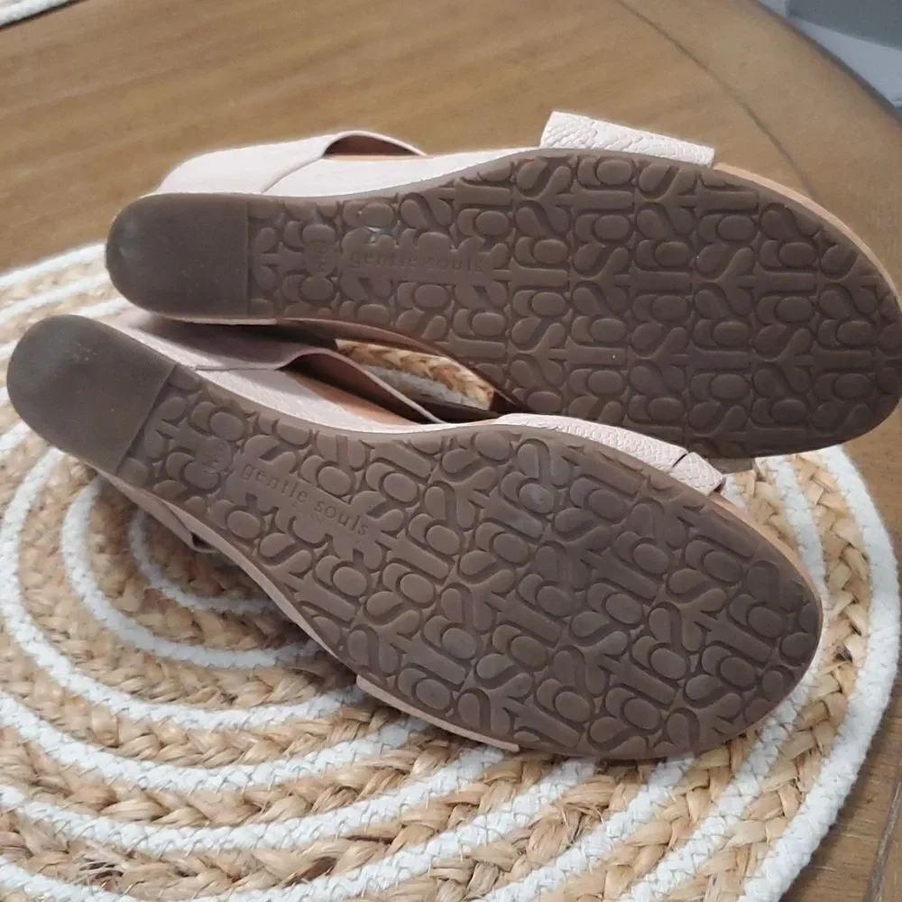 Gentle Souls Inna Leather Wedge, Women’s Embossed Sandal, Size 9.5